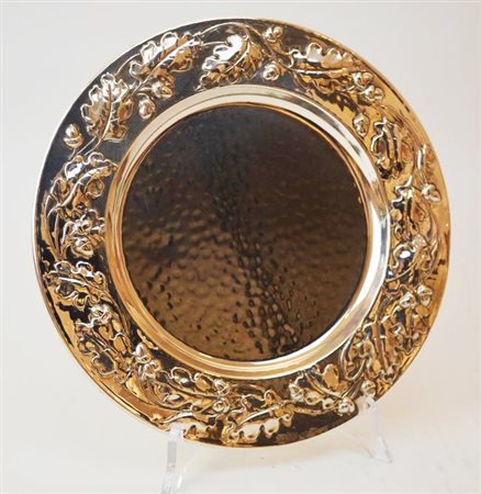 PIATTO IN ARGENTO 925 realizzato a mano con una lavorazione a sbalzo e...