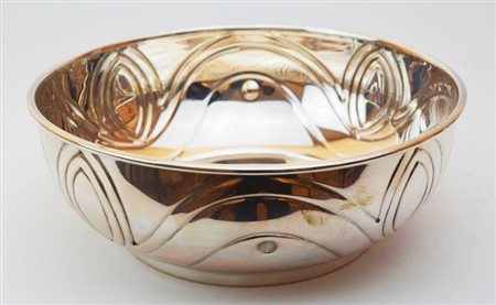 CIOTOLA IN ARGENTO 800 di forma rotonda, decorata da linee ondulate a sbalzo...
