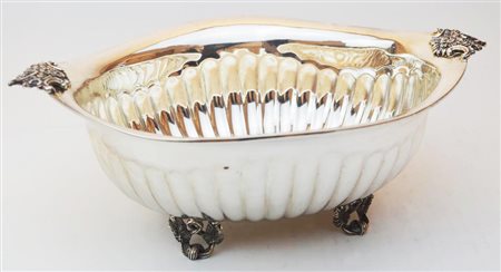 CIOTOLA IN ARGENTO 800 di forma rotonda, decorata da linee ondulate a sbalzo...