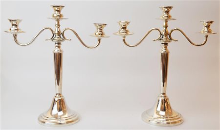 COPPIA DI CANDELIERI A TRE FUOCHI IN ARGENTO 800 realizzati a sbalzo cm h 36...