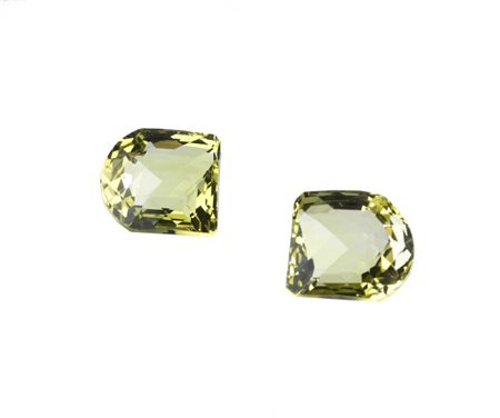 COPPIA DI QUARZI LEMON DI CT 25.51 di forma sagomata, taglio briolette e...