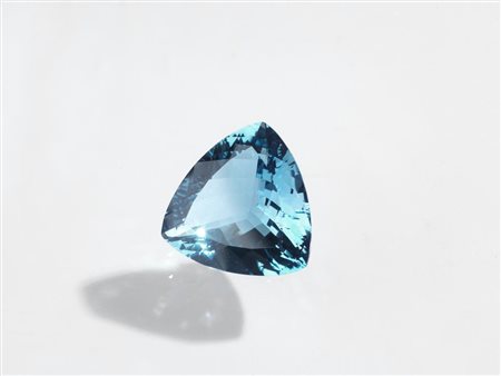 TOPAZIO AZZURRO CT 20.36 taglio trilliant, mm 18.0x18.60x9.03 TOPAZ