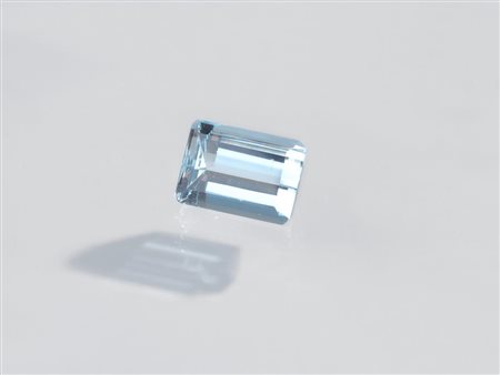 ACQUAMARINA CT 8.72 di forma rettangolare ad angoli tronchi, taglio a...