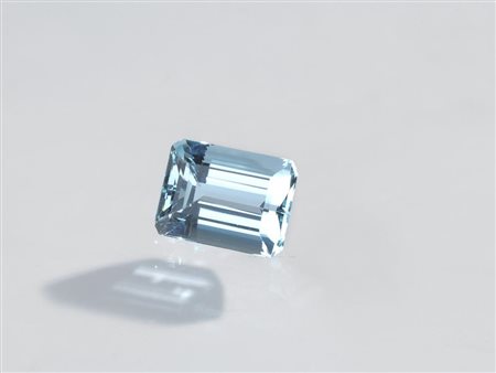 ACQUAMARINA CT 8.24 di forma rettangolare ad angoli tronchi, taglio a...