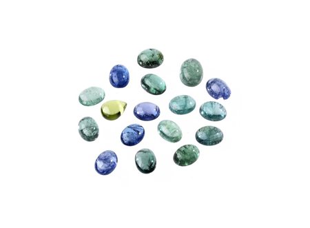 LOTTO DI DICIASSETTE PIETRE SEMI-PREZIOSE PER CT 25.64 dI forma ovale e a...