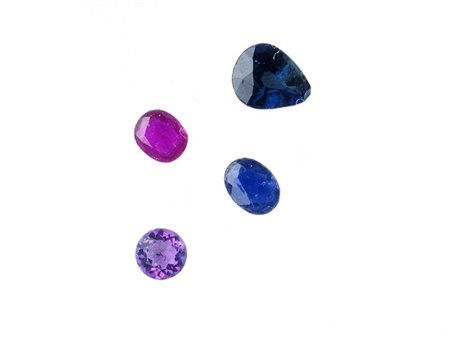 LOTTO DI QUATTRO PIETRE SEMI-PREZIOSE PER CT 1.16 due zaffiri, un rubino ed...