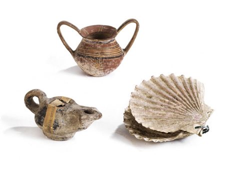 SCATOLA, LUCERNA E OLLETTA DATAZIONE: VI-III sec. a.C. MATERIA E TECNICA:...