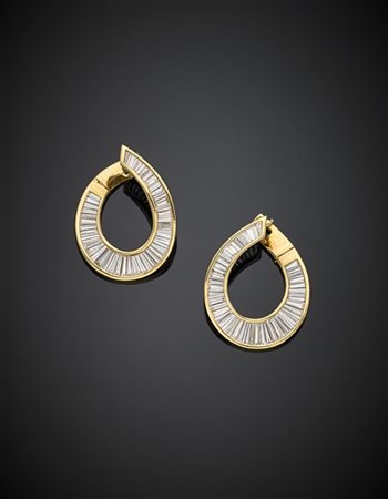 LATTUADA
Orecchini pendenti in oro giallo con diamanti calibré per complessivi