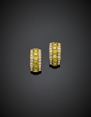 Orecchini a lobo con clip in oro giallo e diamanti fancy per complessivi ct. 2,