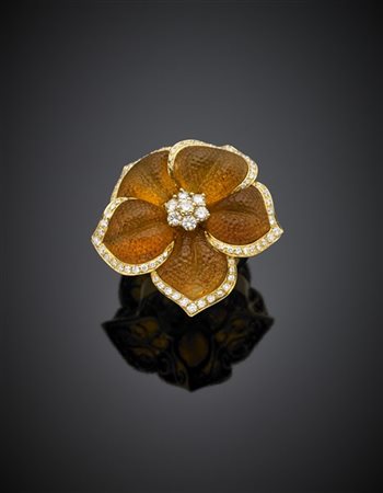 DE AMBROSI
Anello in oro giallo a guisa di primula con petali in quarzo citrino