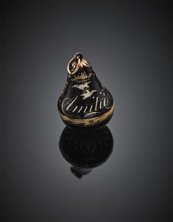 Orologio a pera in oro giallo, smalto nero e bianco con scritta Amitié g 18,2