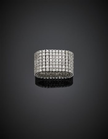 Anello eternity morbido in oro bianco e diamanti per complessivi ct. 2 circa, g