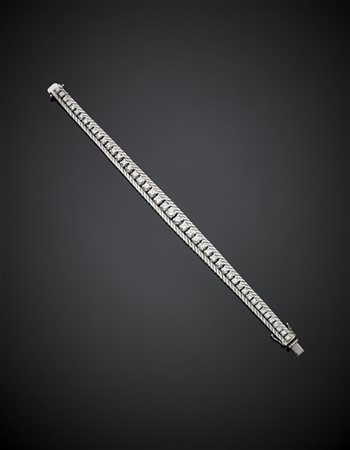 MANCADORI SRL
Bracciale in oro bianco a lisca di pesce con diamanti rotondi a s
