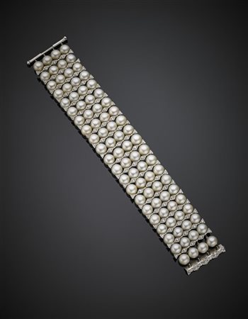 Bracciale a quattro fili di perle coltivate con chiusura e distanziatori in oro