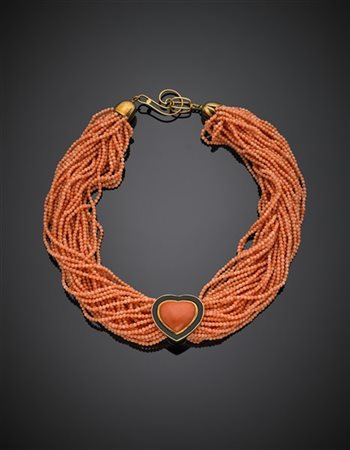 Collier multi fili di corallo rosa con chiusura e centrale a passante in oro gi