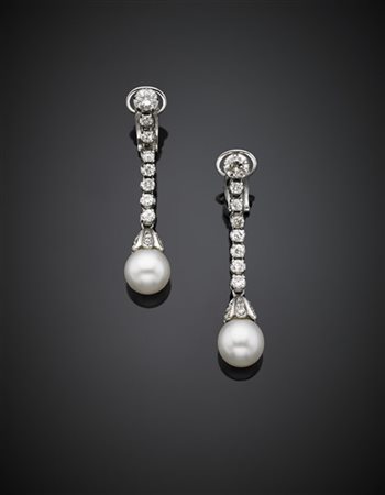 Orecchini pendenti in oro bianco con diamanti per complessivi ct. 1,70 circa e