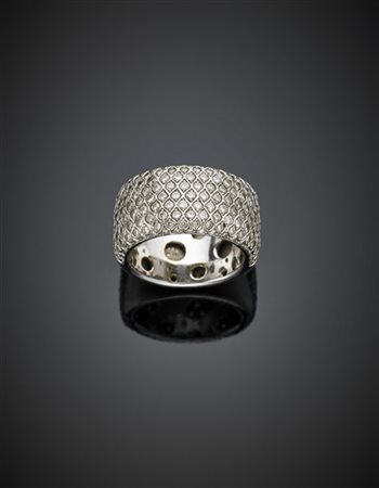 Anello in oro bianco a fascia rifinito con diamanti per complessivi ct. 2,50 ci