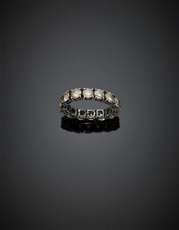 Fedina morbida in oro bianco, rodiato nero con diamanti brown per complessivi c