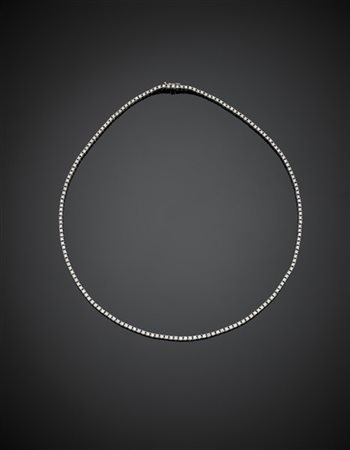 Collier tipo tennis in oro bianco con diamanti rotondi per complessivi ct. 3,20