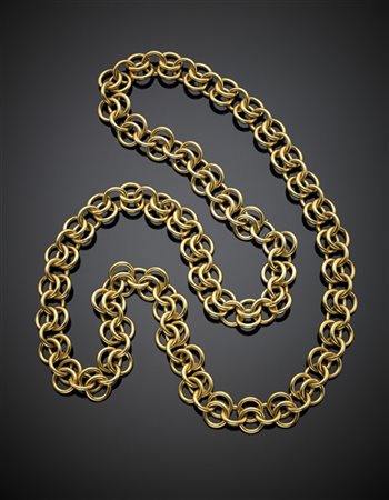 Catena lunga in oro giallo, g 108,10, lungh. cm 92,70 circa. (lievi difetti)