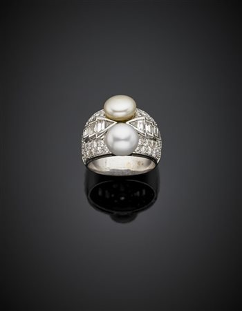 Anello in oro bianco e diamanti rotondi e tagli fantasia per complessivi ct. 2,