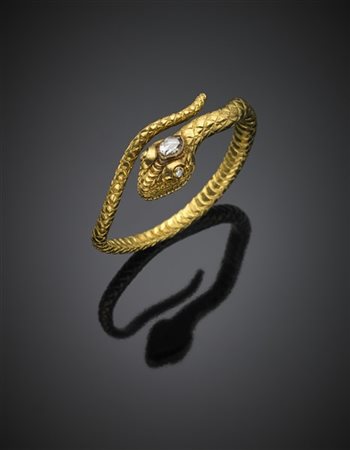 Bracciale in oro giallo a guisa di serpente con diamante a mezza rosetta sulla