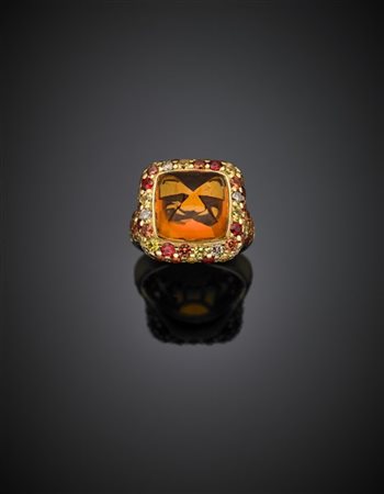 *SABBADINI
Anello in oro giallo con quarzo arancione sugar loaf rifinito con di