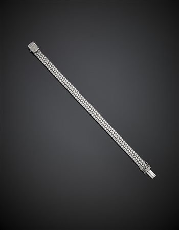DI GREGORIO
Bracciale tennis in oro bianco a tre fili di diamanti per complessi