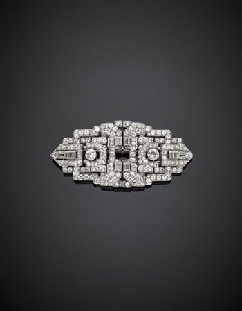 Doppia broche a clip in oro bianco e diamanti per complessivi ct. 12 circa g 40