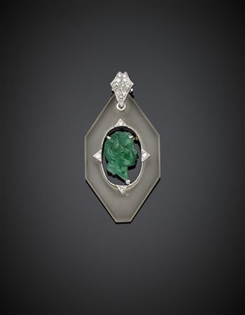 Pendente in oro bianco, quarzo ialino, smeraldo scolpito con profilo di fanciul