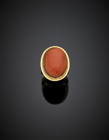 Anello in oro giallo e corallo arancione cabochon ovale di mm 22x15 circa, g 8,