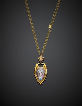 Collana "manin" a tre fili in oro giallo con pendente portafoto con miniatura i