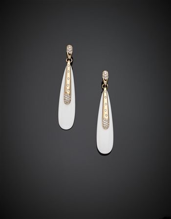 FEMINI
Orecchini pendenti in oro rosa e onice bianca rifiniti con diamanti per