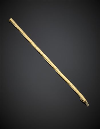 BIFFI
Bracciale modulare in oro giallo, g 22,81, lungh. cm 17,80 circa. Firmato