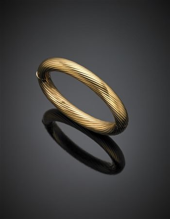MERU'
Bracciale rigido apribile in oro giallo, g 39,58, diam. cm 6. Marcato Mer