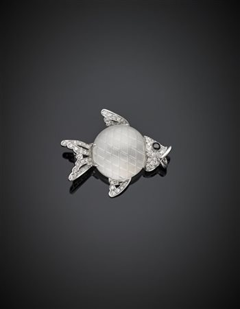 FEMINI
Broche/pendente a guisa di pesce palla in oro bianco rifinita con diaman