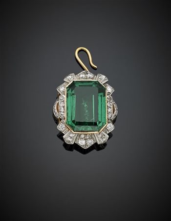 Pendente in oro giallo e argento rifinito con spinello sintetico verde e diaman