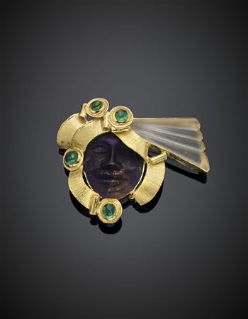Spilla in oro giallo cesellato con ametista scolpita e satinata a guisa di viso