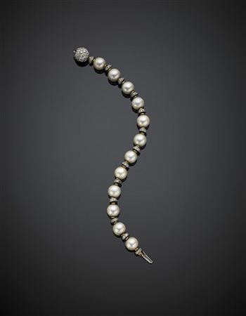 Bracciale in perle coltivate di mm 9 circa, distanziatori e chiusura in oro bia