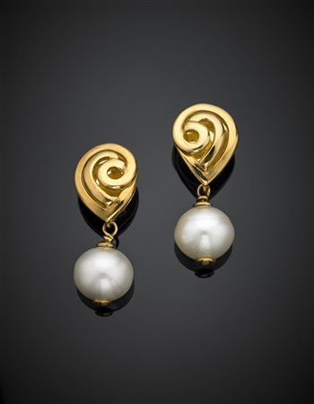 LUISA DI GRÉSY
Orecchini in oro giallo con perle coltivate South-Sea pendenti r