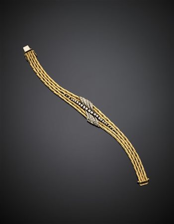 Bracciale flessibile in oro giallo cesellato e bianco rifinito in centro con di