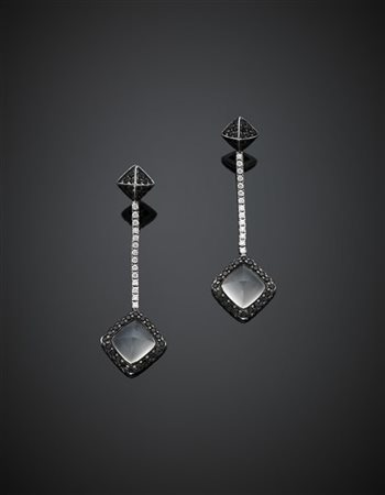 Orecchini pendenti in oro bianco, diamanti neri e incolori per complessivi ct.