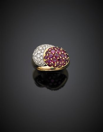 Anello in oro giallo con diamanti per complessivi ct. 0,50 circa e rubini roton