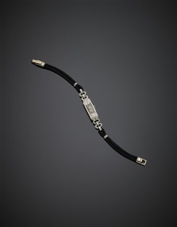 BAUME & MERCIER
Orologio in platino e diamanti rifinito con cinturino in tessut