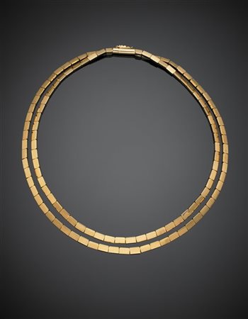 Collier articolato a due fili in oro giallo, g 53,33, lungh. cm 42 circa. In sc
