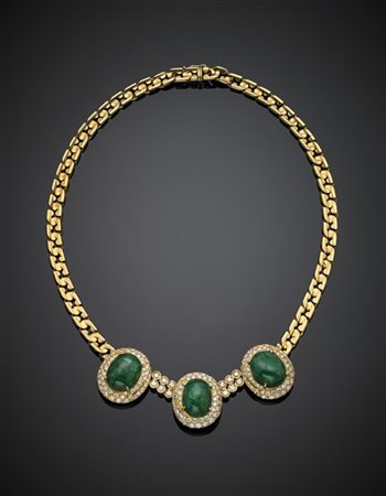 Collier a catena in oro giallo con al centro tre smeraldi cabochon per compless