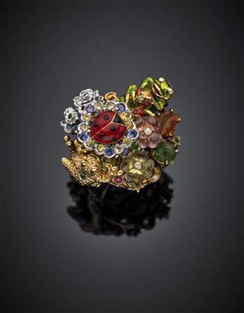 SANTAGOSTINO
Anello in oro giallo, gemme in parte scolpite e smalti con rane e