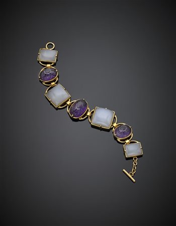 Bracciale in oro giallo con ametiste ovali scolpite e calcedonio cabochon, g 70