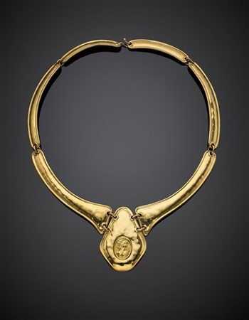 ZENO
Collier articolato in oro giallo con centrale, g 37,01, lungh. cm 40,50 ci