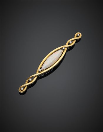 Spilla intrecciata in oro giallo rifinita con opale a navette di mm 32 x 8 circ